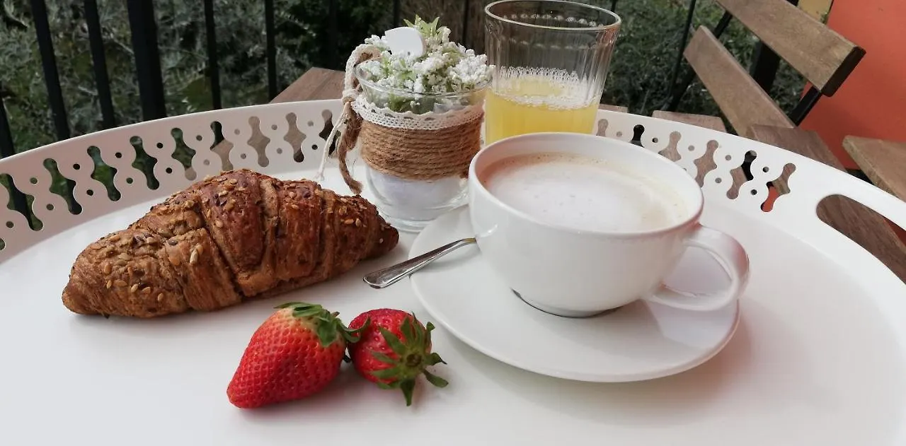 Il Melograno Bed & Breakfast Garda  Italy